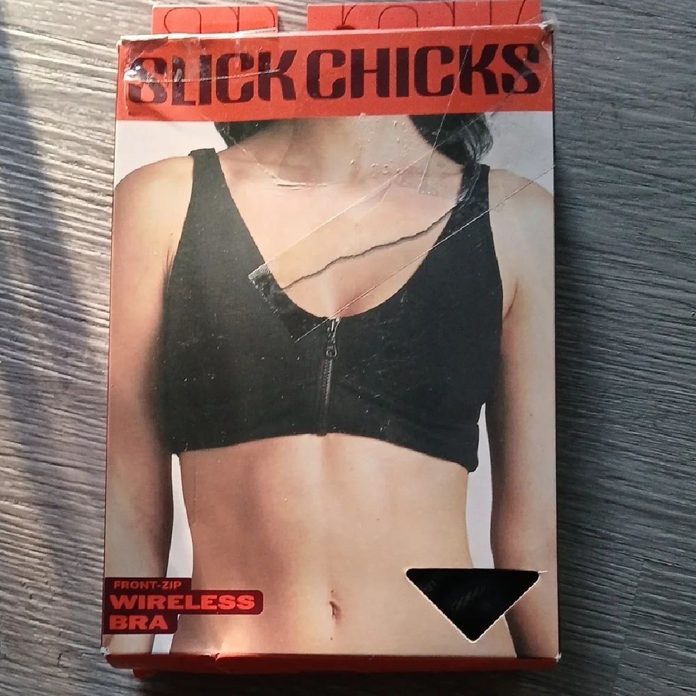 Slick Chicks Black Wireless Zip Front Bra Sz M NIB